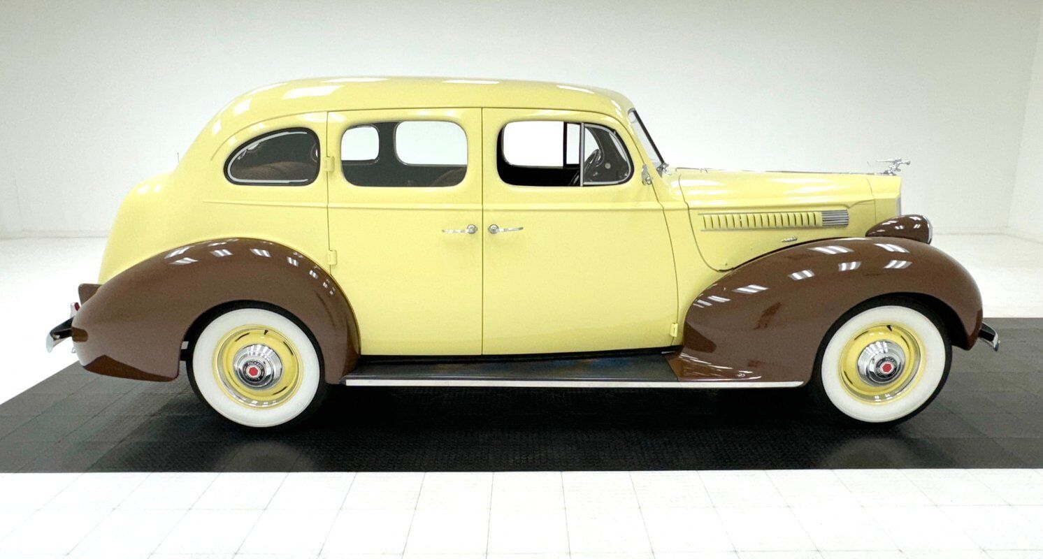 Packard-1700-Berline-1939-Yellow-Brown-127137-5