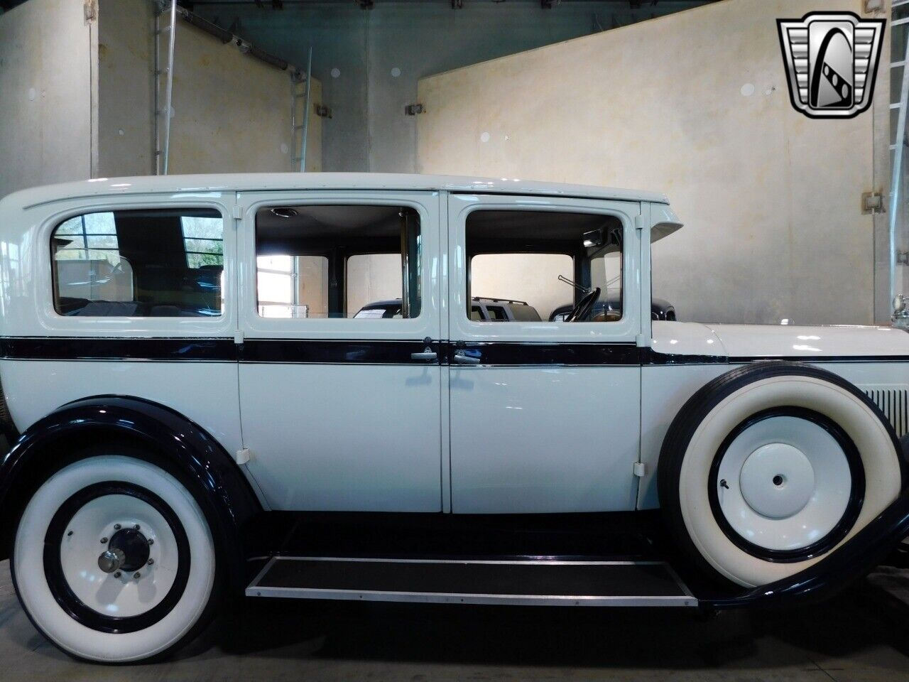 Packard-6-33-Sedan-Limo-Berline-1928-White-Gray-869-11