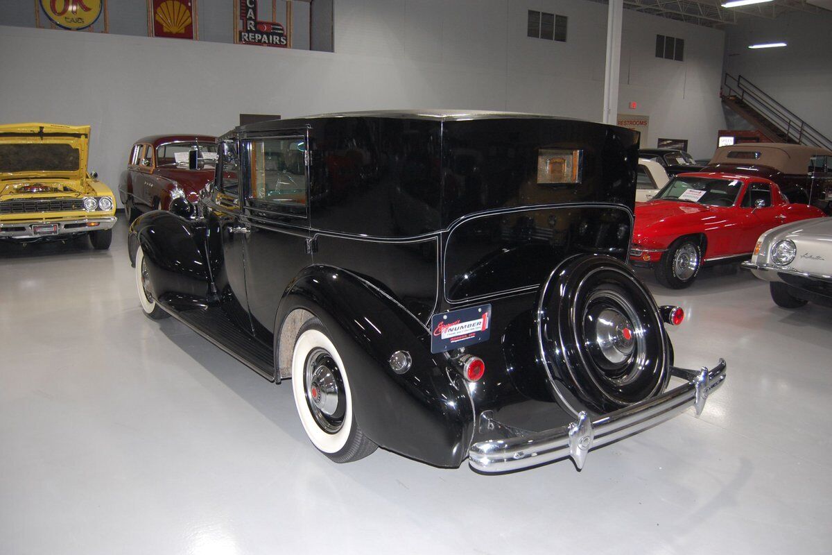 Packard-Rollston-Eight-1668-All-Weather-Panel-Brougham-Cabriolet-1938-Black-Beige-70850-19