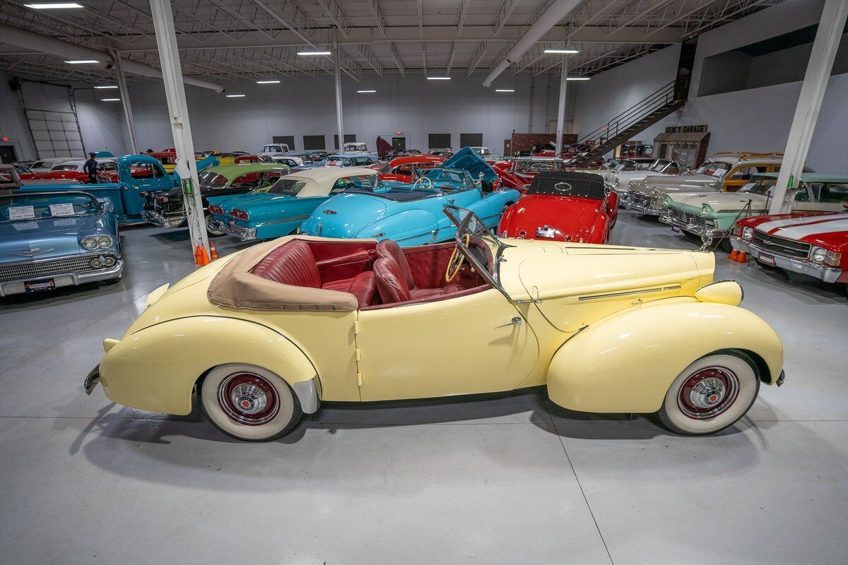 Packard-Series-1701-One-Twenty-Darrin-Cabriolet-1939-Packard-Ivory-Burgundy-71463-7