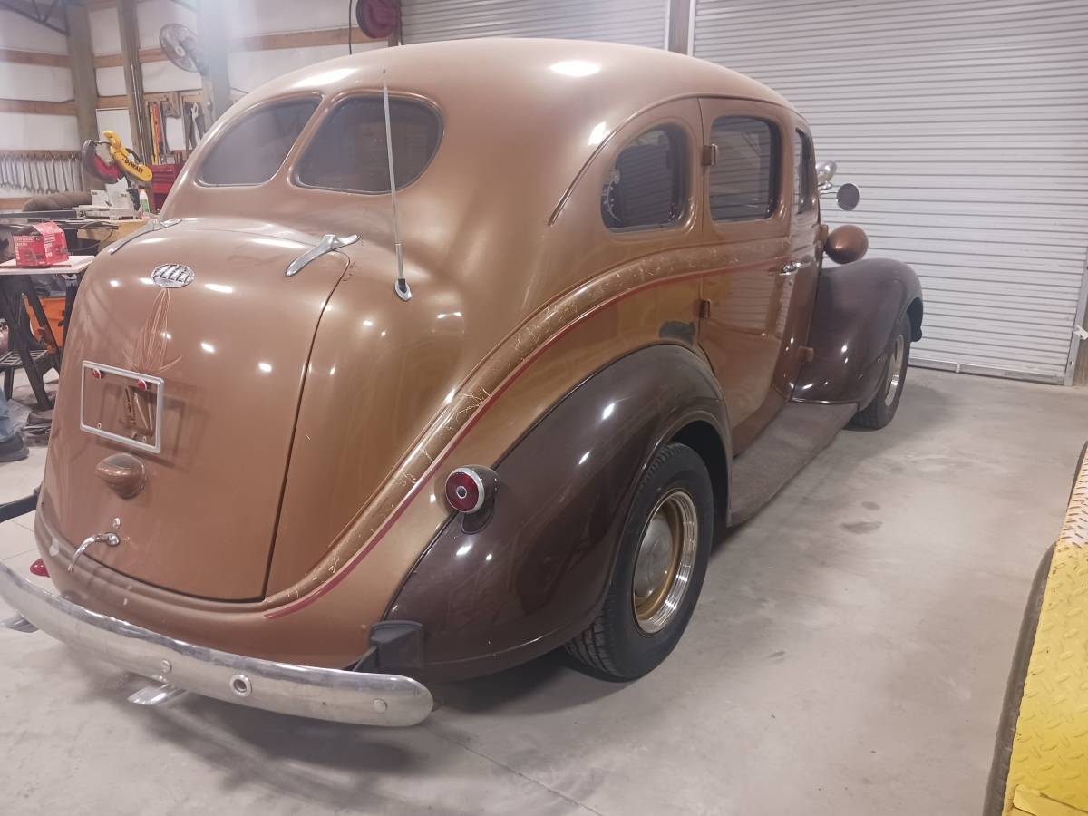 Plymouth-1938-brown-198683-3