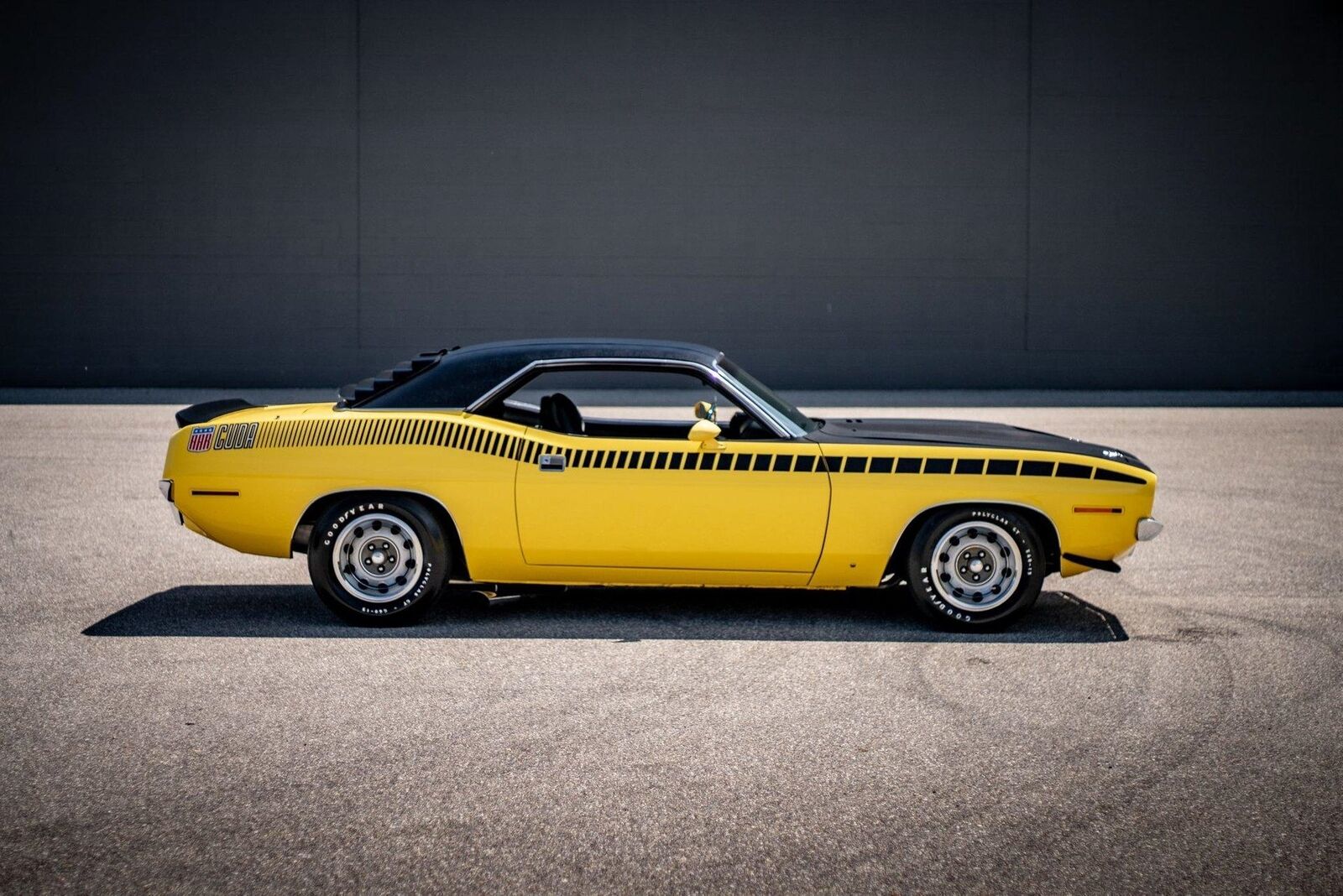 Plymouth-AAR-Cuda-Coupe-1970-Lemon-Twist-Black-135808-2