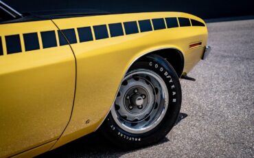 Plymouth-AAR-Cuda-Coupe-1970-Lemon-Twist-Black-135808-3