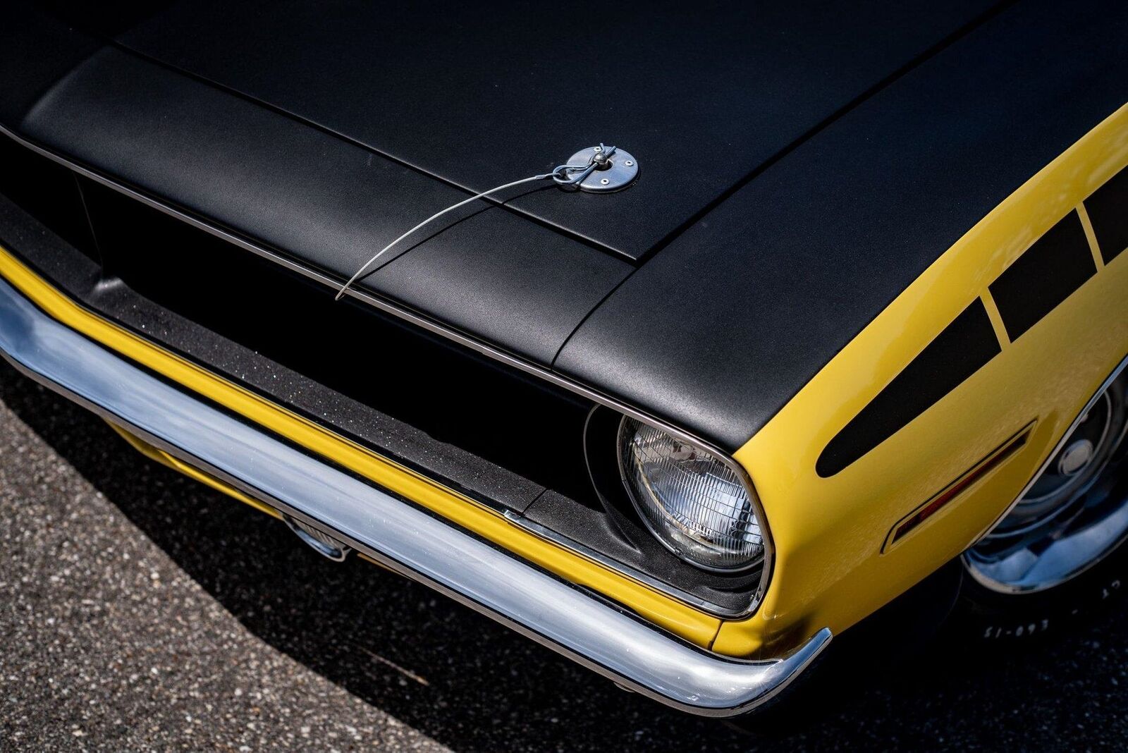 Plymouth-AAR-Cuda-Coupe-1970-Lemon-Twist-Black-135808-4