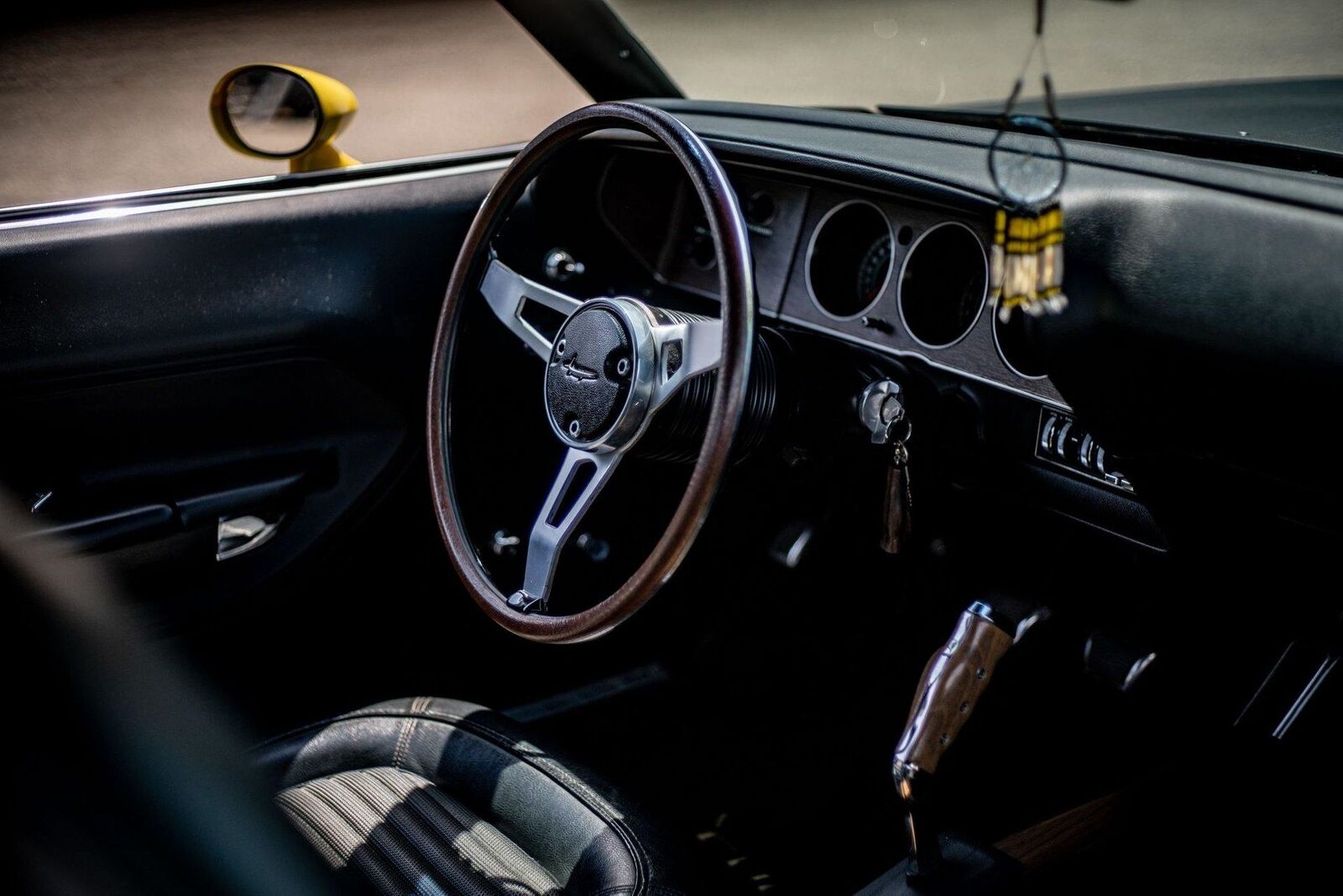 Plymouth-AAR-Cuda-Coupe-1970-Lemon-Twist-Black-135808-7