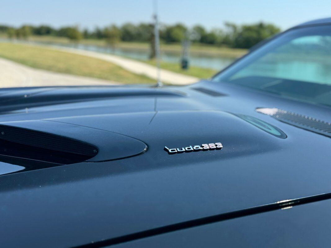 Plymouth-Barracuda-1973-Black-Black-99999-14