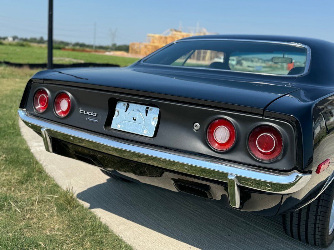 Plymouth-Barracuda-1973-Black-Black-99999-19