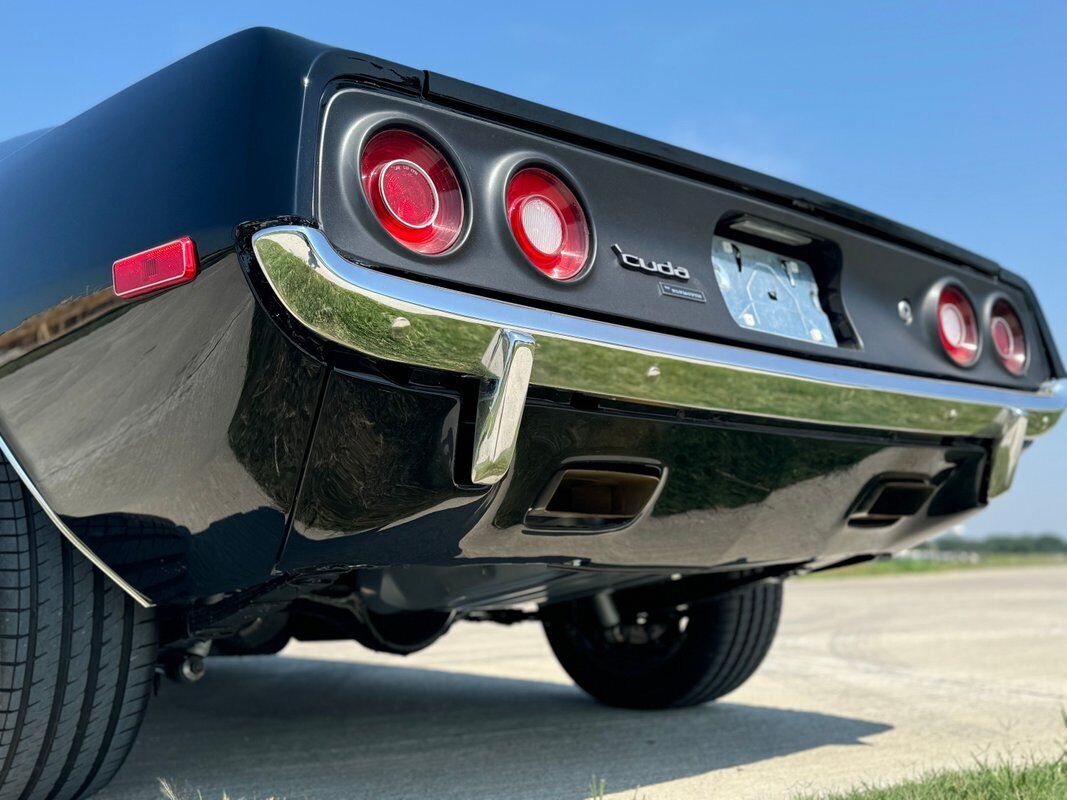 Plymouth-Barracuda-1973-Black-Black-99999-20