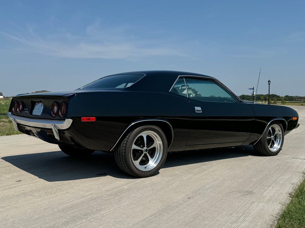 Plymouth-Barracuda-1973-Black-Black-99999-34