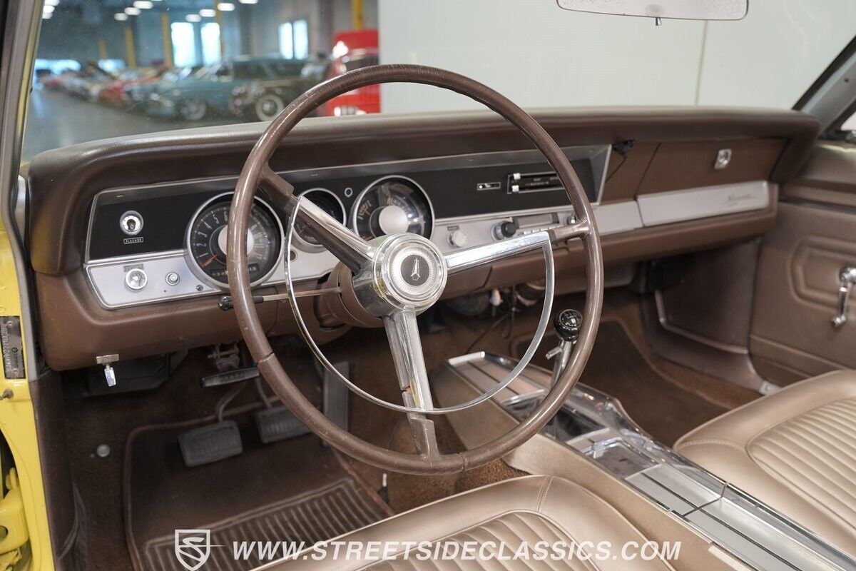 Plymouth-Barracuda-Cabriolet-1967-Yellow-Tan-131020-4