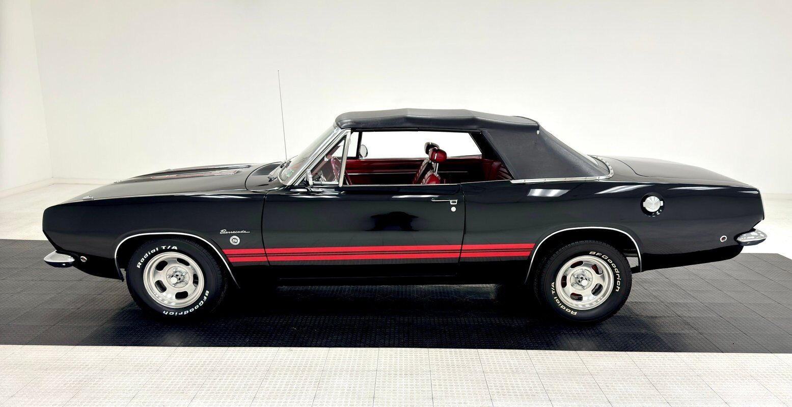 Plymouth-Barracuda-Cabriolet-1968-Black-Red-34855-2