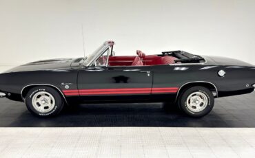 Plymouth-Barracuda-Cabriolet-1968-Black-Red-34855-3