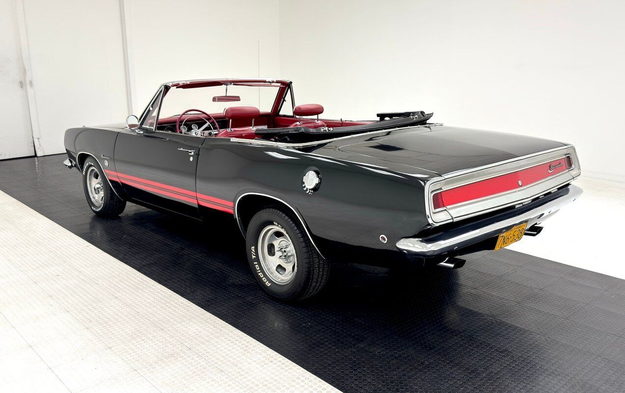 Plymouth-Barracuda-Cabriolet-1968-Black-Red-34855-5