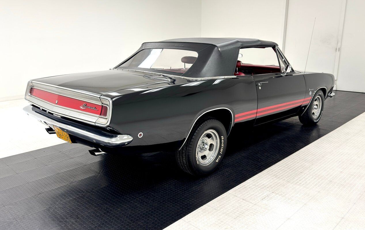 Plymouth-Barracuda-Cabriolet-1968-Black-Red-34855-7