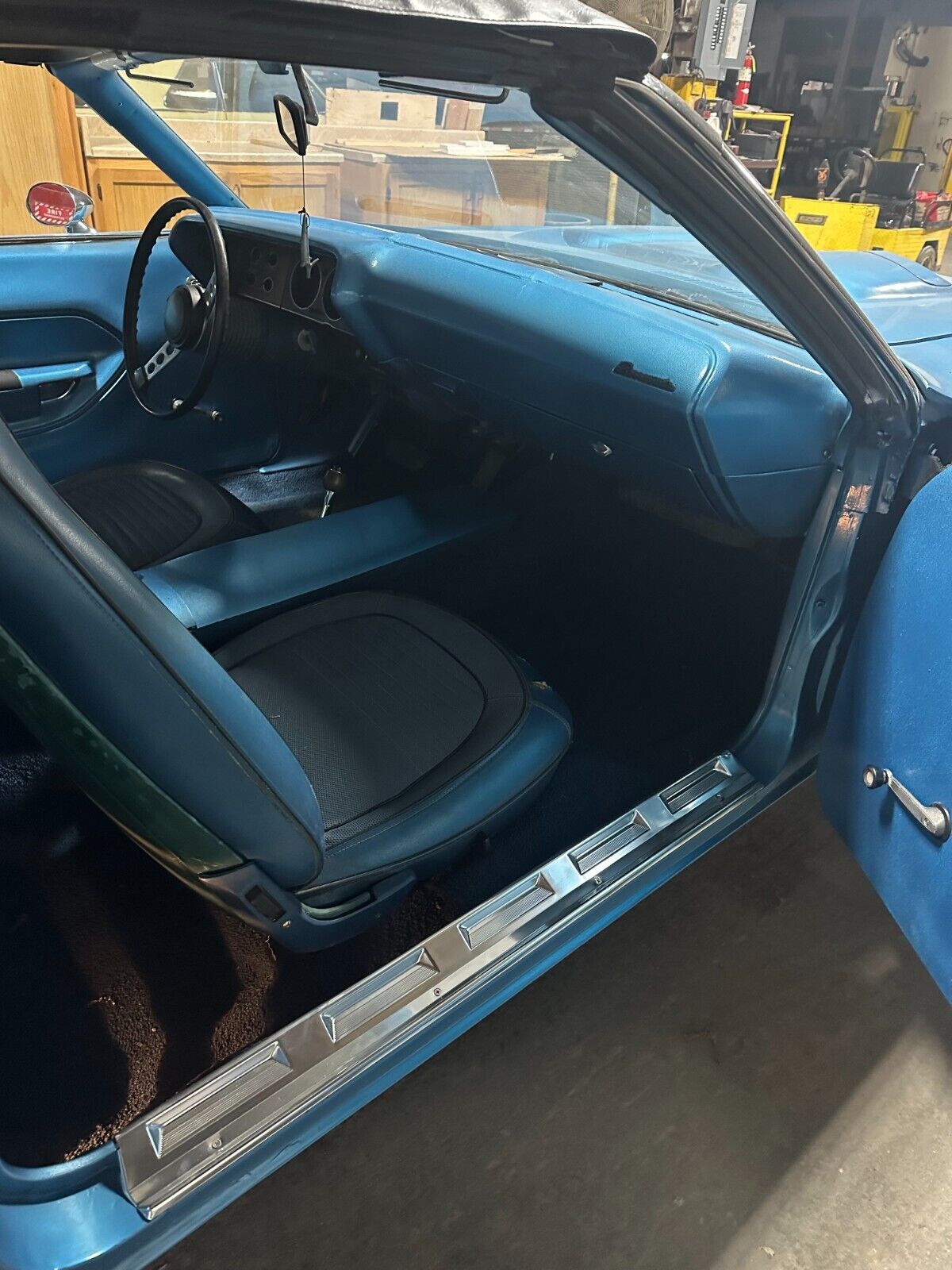 Plymouth-Barracuda-Cabriolet-1970-Blue-Blue-124504-28