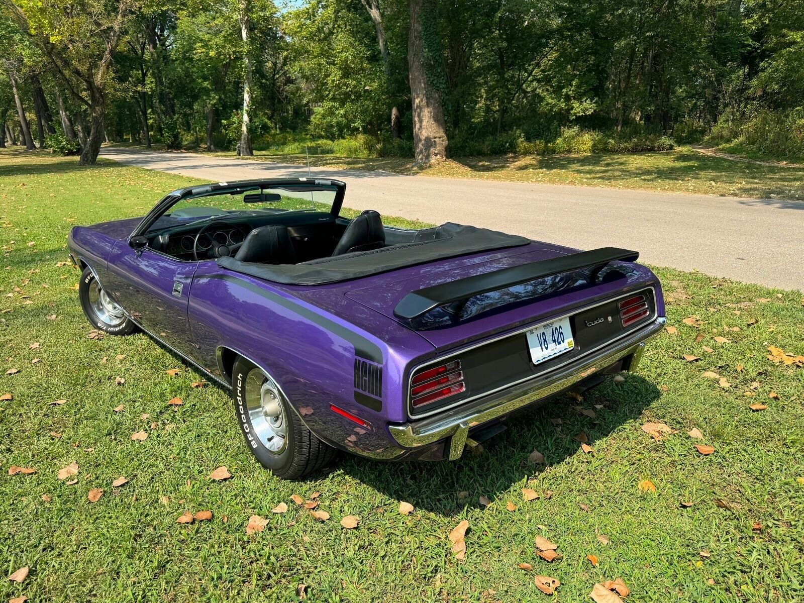 Plymouth-Barracuda-Cabriolet-1970-Purple-Black-999999-2