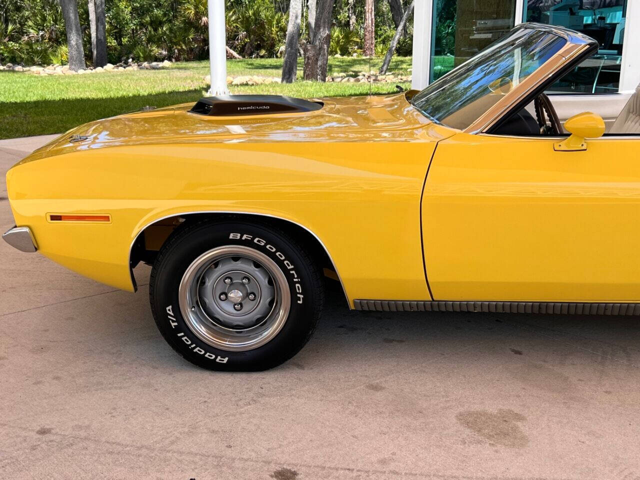 Plymouth-Barracuda-Cabriolet-1970-Yellow-White-0-2