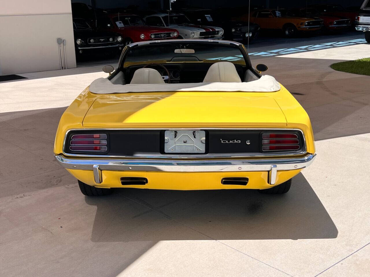 Plymouth-Barracuda-Cabriolet-1970-Yellow-White-0-6