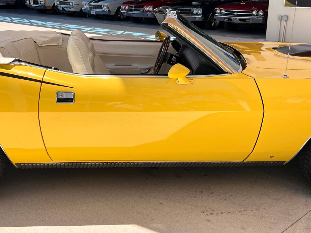 Plymouth-Barracuda-Cabriolet-1970-Yellow-White-0-8