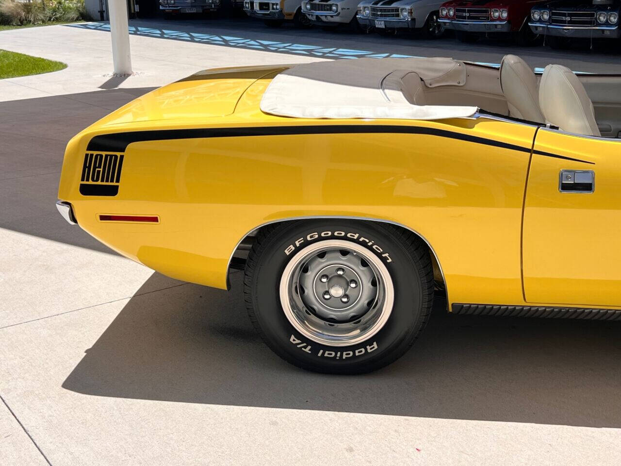 Plymouth-Barracuda-Cabriolet-1970-Yellow-White-0-9