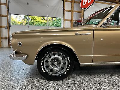 Plymouth-Barracuda-Coupe-1965-Gold-Gold-49122-21