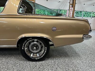 Plymouth-Barracuda-Coupe-1965-Gold-Gold-49122-23