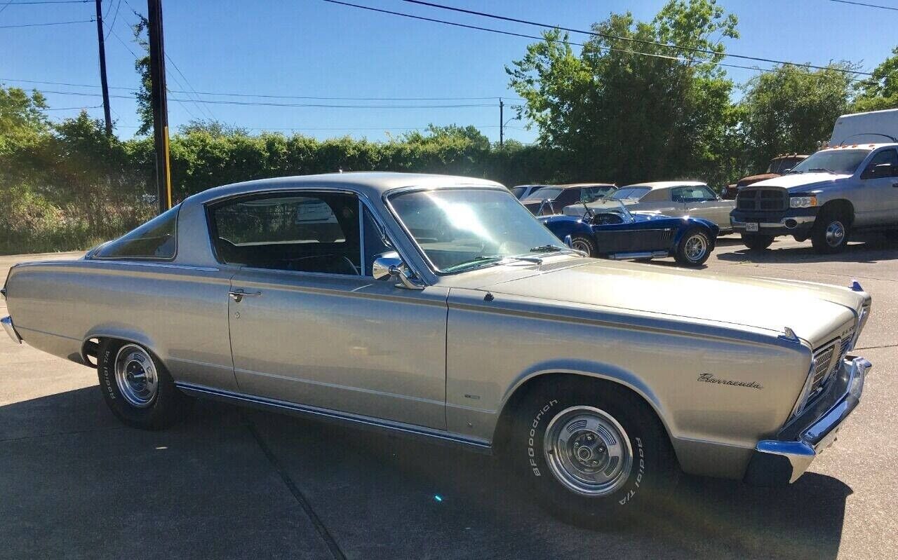 Plymouth-Barracuda-Coupe-1966-Champagne-Black-55630-6