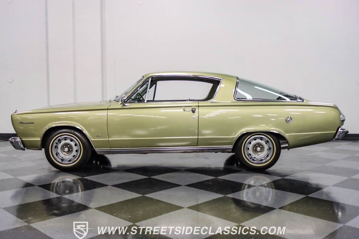 Plymouth-Barracuda-Coupe-1966-Gold-Green-154605-2