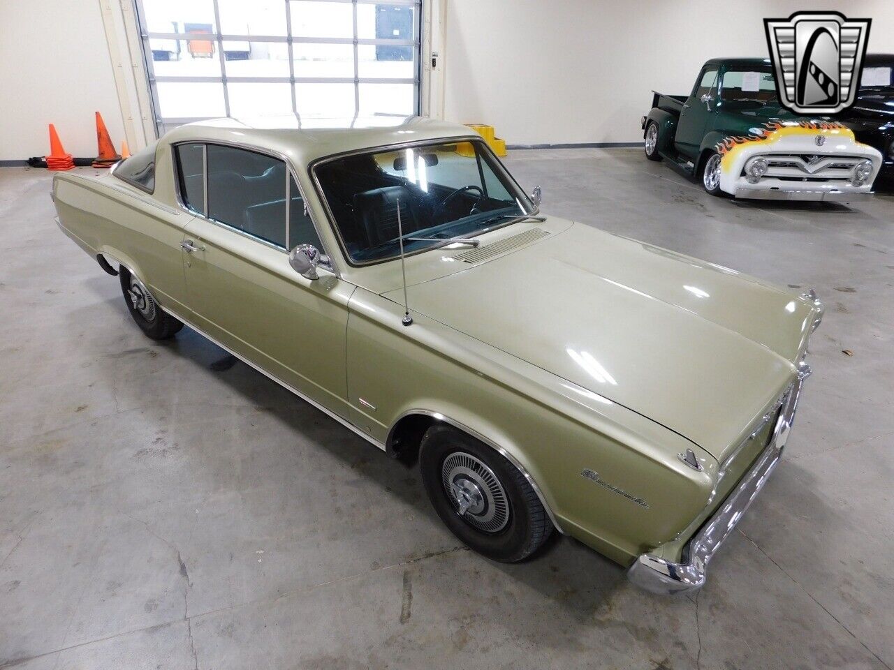 Plymouth-Barracuda-Coupe-1966-Green-Black-28548-7