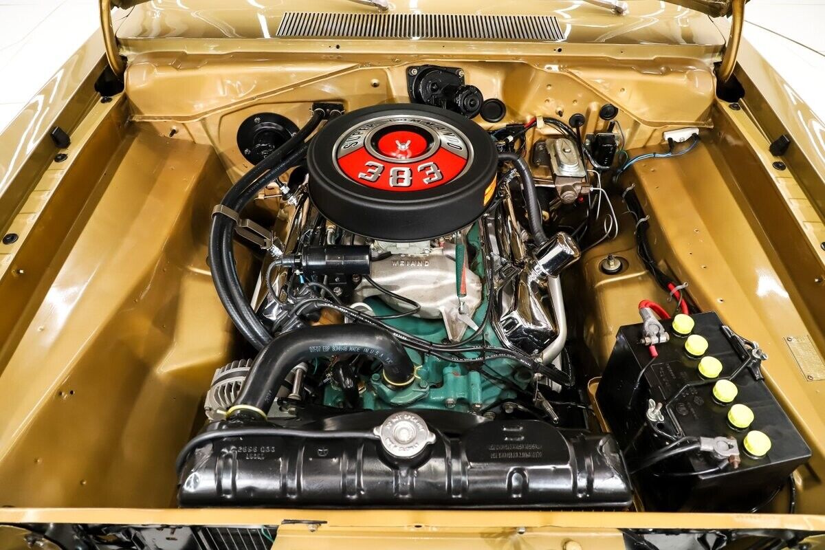 Plymouth-Barracuda-Coupe-1968-Gold-Black-0-4