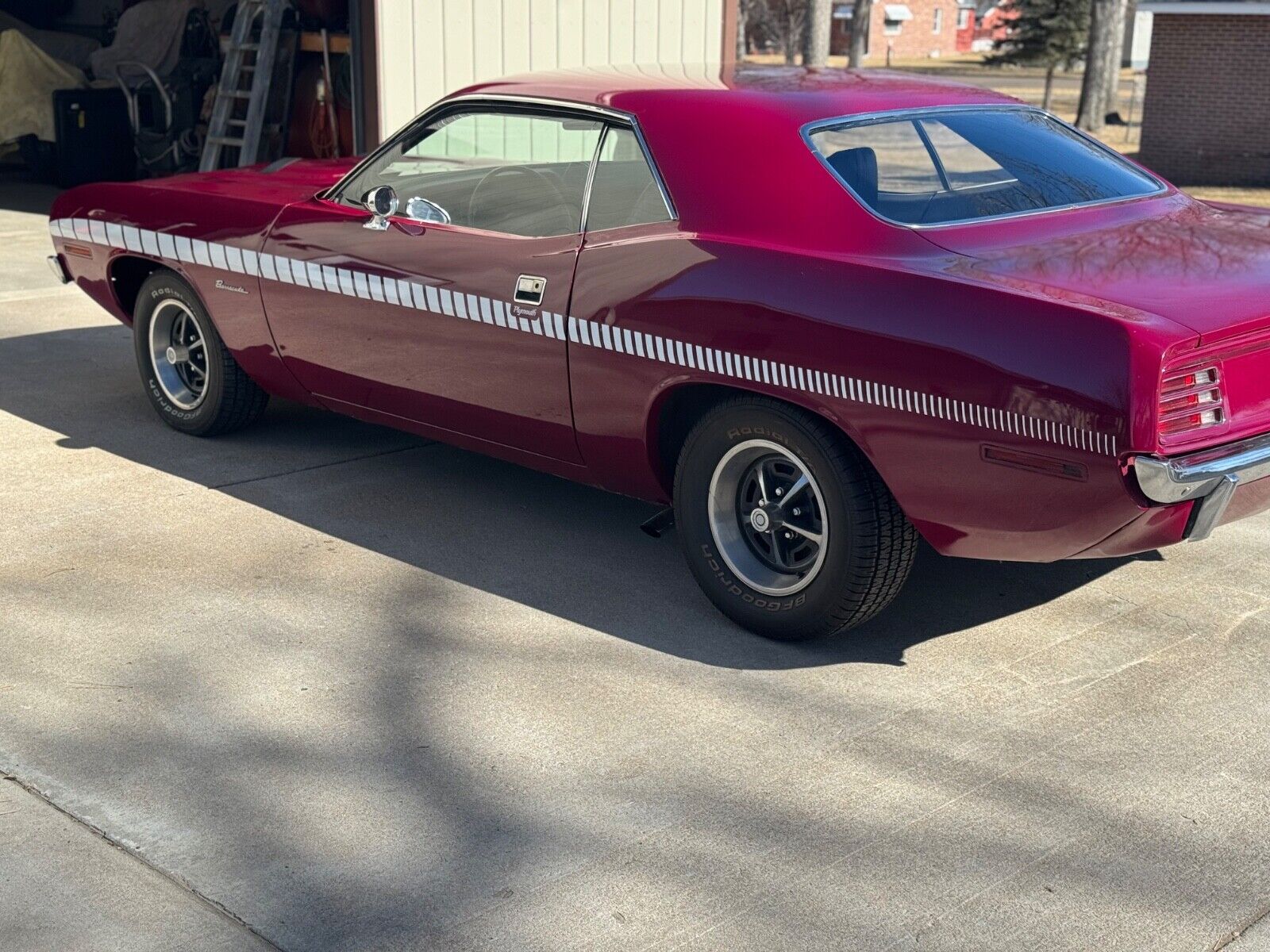 Plymouth-Barracuda-Coupe-1970-Burgundy-Black-99999-3