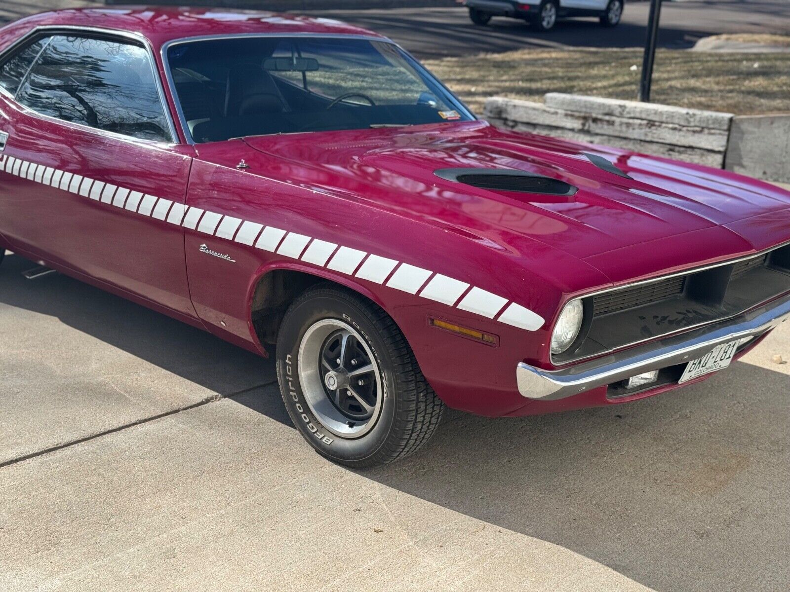 Plymouth-Barracuda-Coupe-1970-Burgundy-Black-99999-4