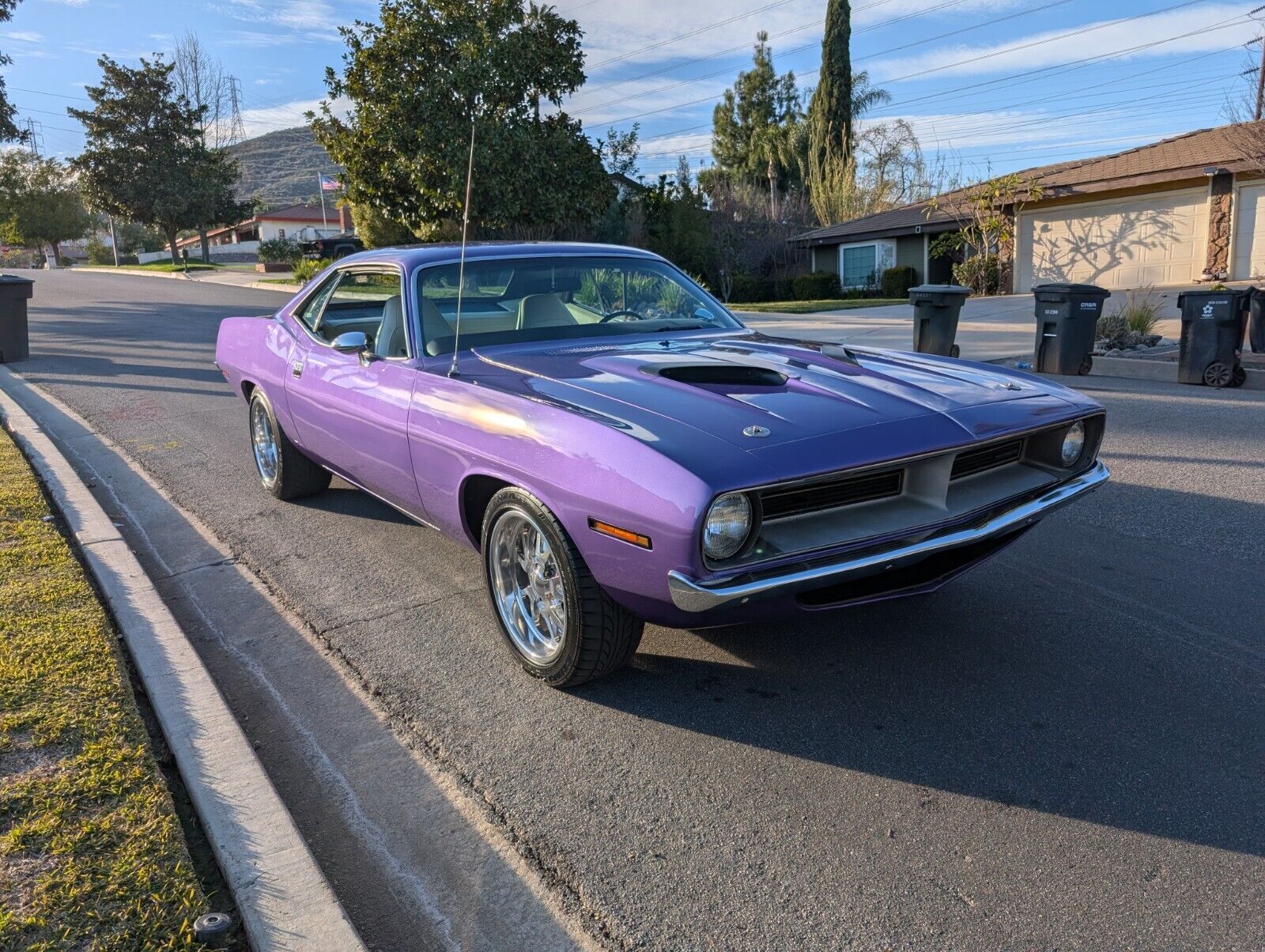 Plymouth-Barracuda-Coupe-1970-Purple-White-164153-5