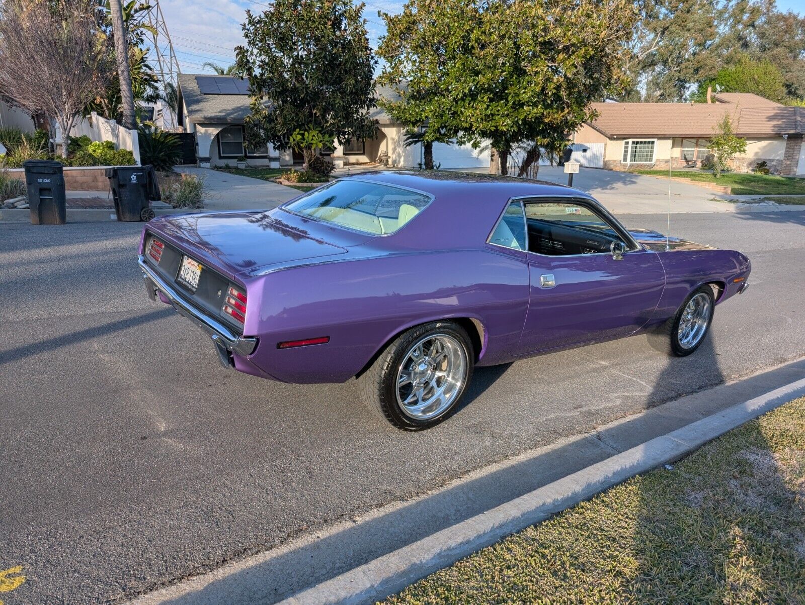 Plymouth-Barracuda-Coupe-1970-Purple-White-164153-6