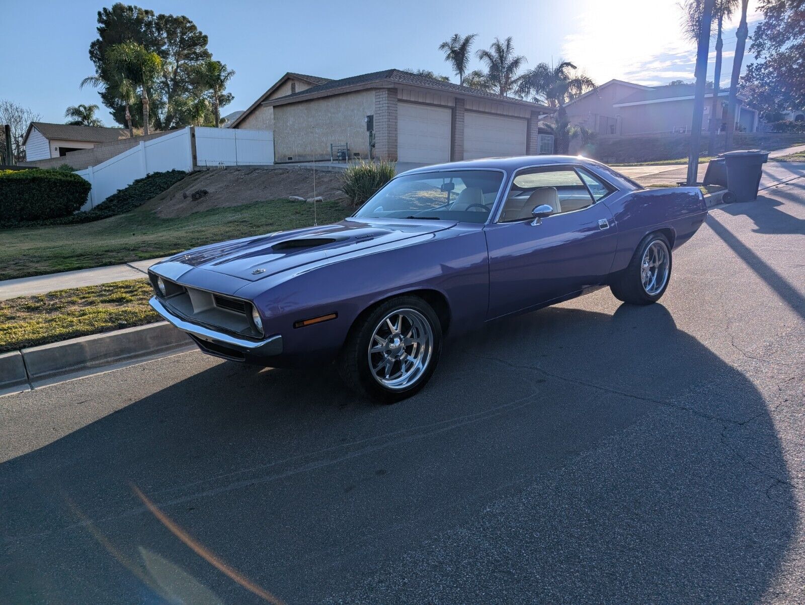 Plymouth-Barracuda-Coupe-1970-Purple-White-164153-9