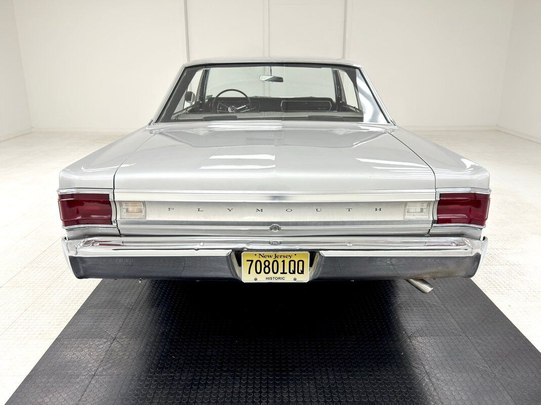 Plymouth-Belvedere-1967-Silver-Black-160041-3