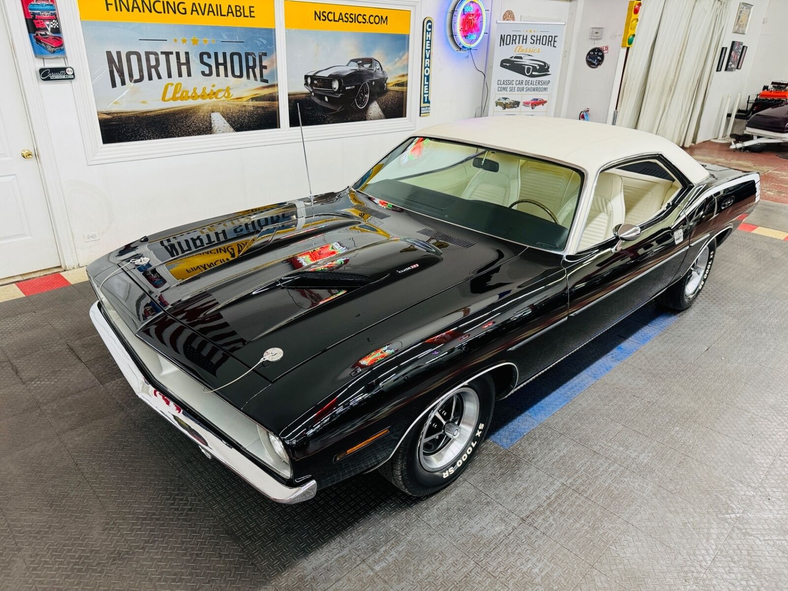 Plymouth-Cuda-1970-Black-White-8280-29