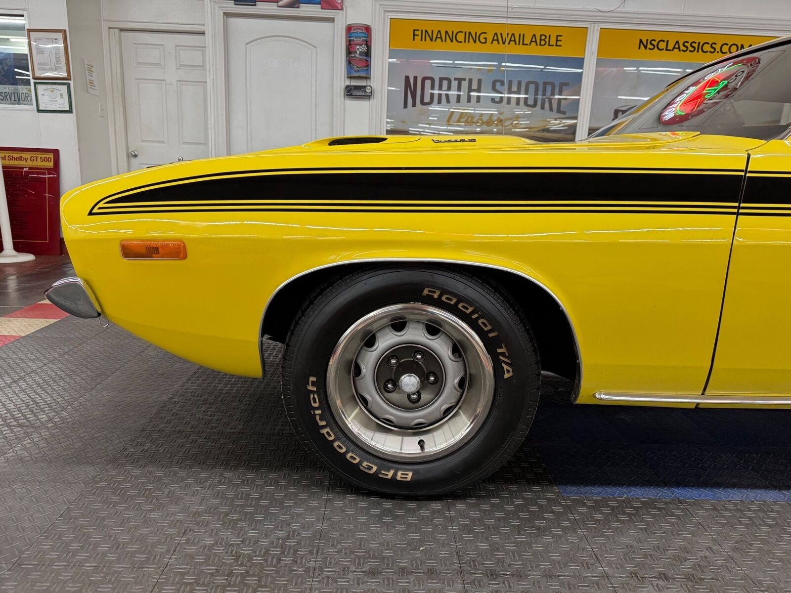 Plymouth-Cuda-1973-Yellow-Black-159938-17