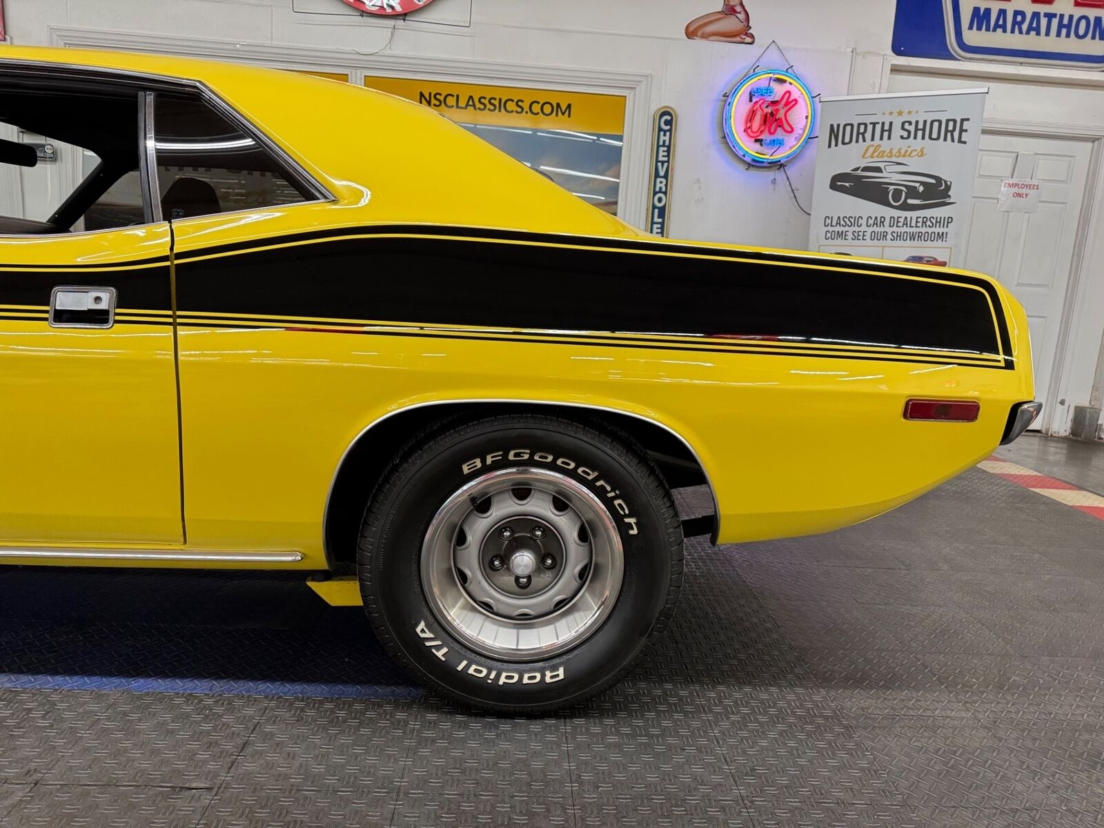 Plymouth-Cuda-1973-Yellow-Black-159938-19