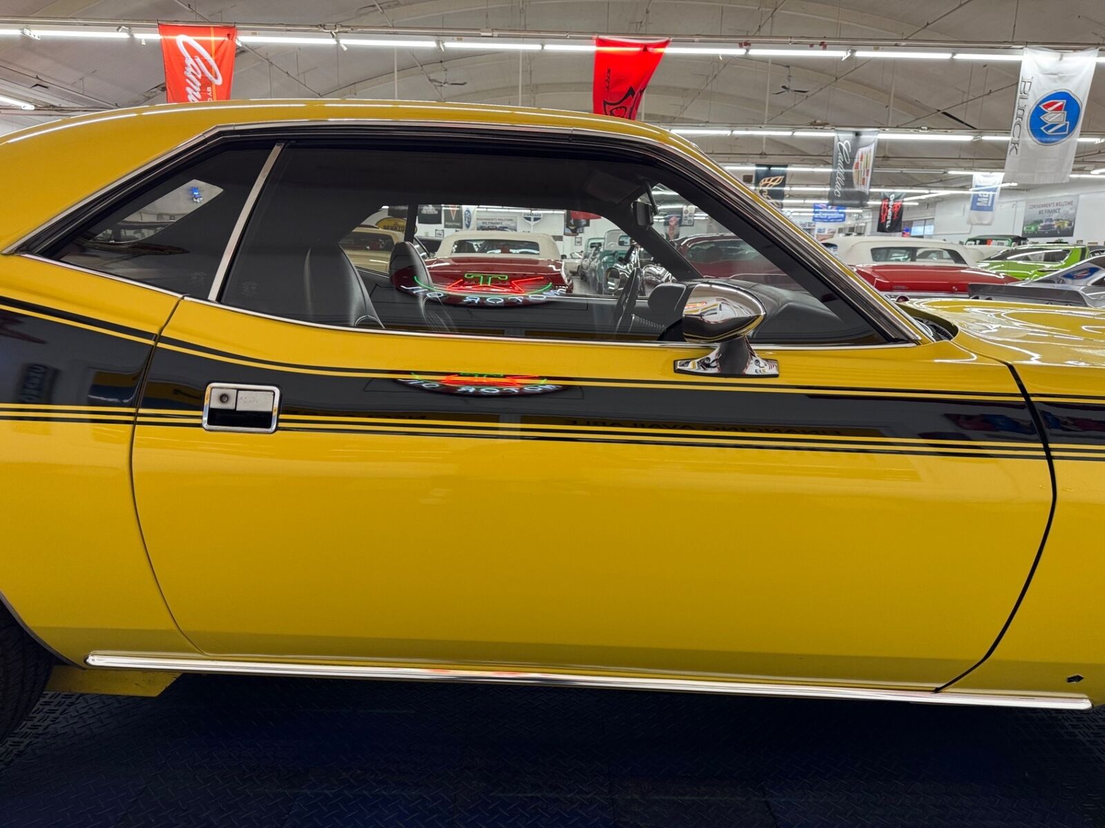 Plymouth-Cuda-1973-Yellow-Black-159938-24