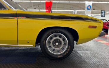 Plymouth-Cuda-1973-Yellow-Black-159938-25