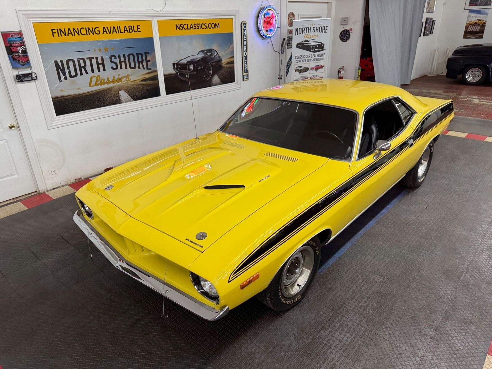 Plymouth-Cuda-1973-Yellow-Black-159938-28