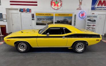 Plymouth-Cuda-1973-Yellow-Black-159938-3