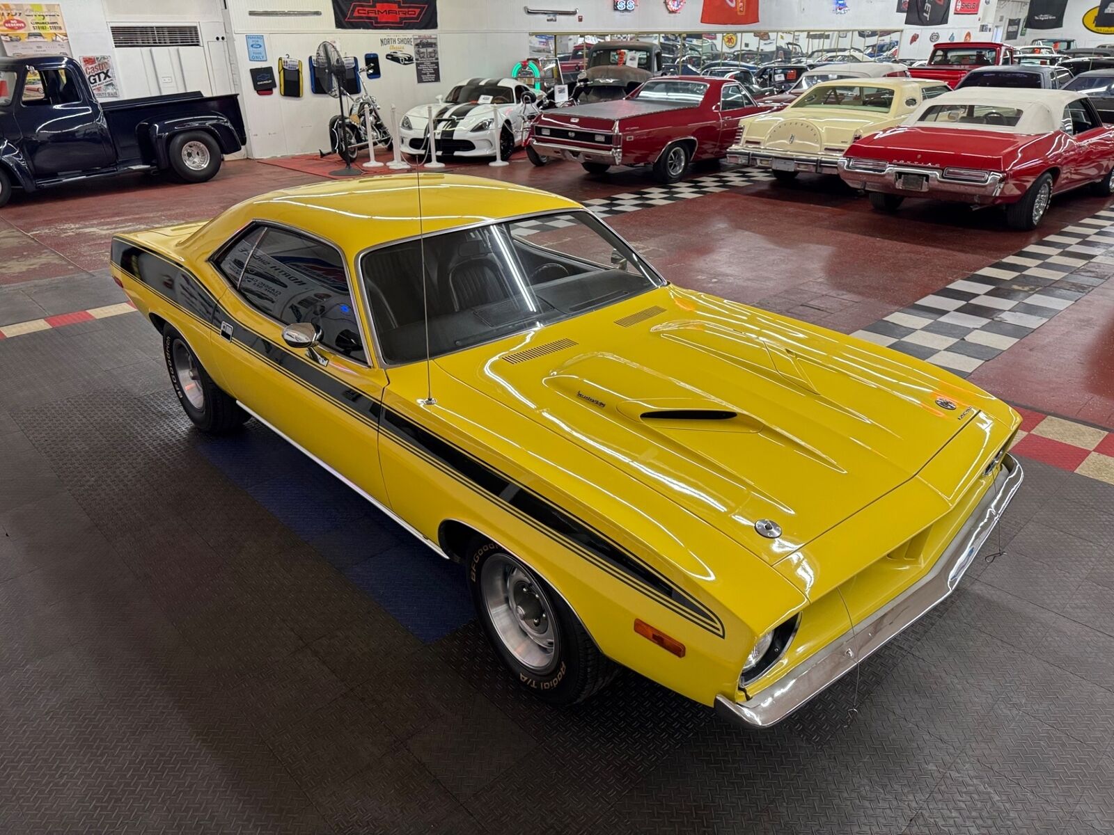 Plymouth-Cuda-1973-Yellow-Black-159938-31