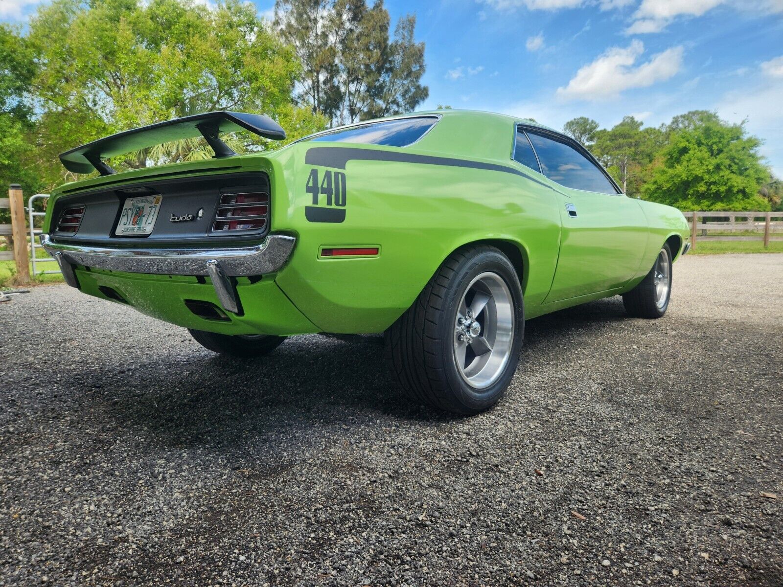 Plymouth-Cuda-Coupe-1973-Green-Black-53108-24