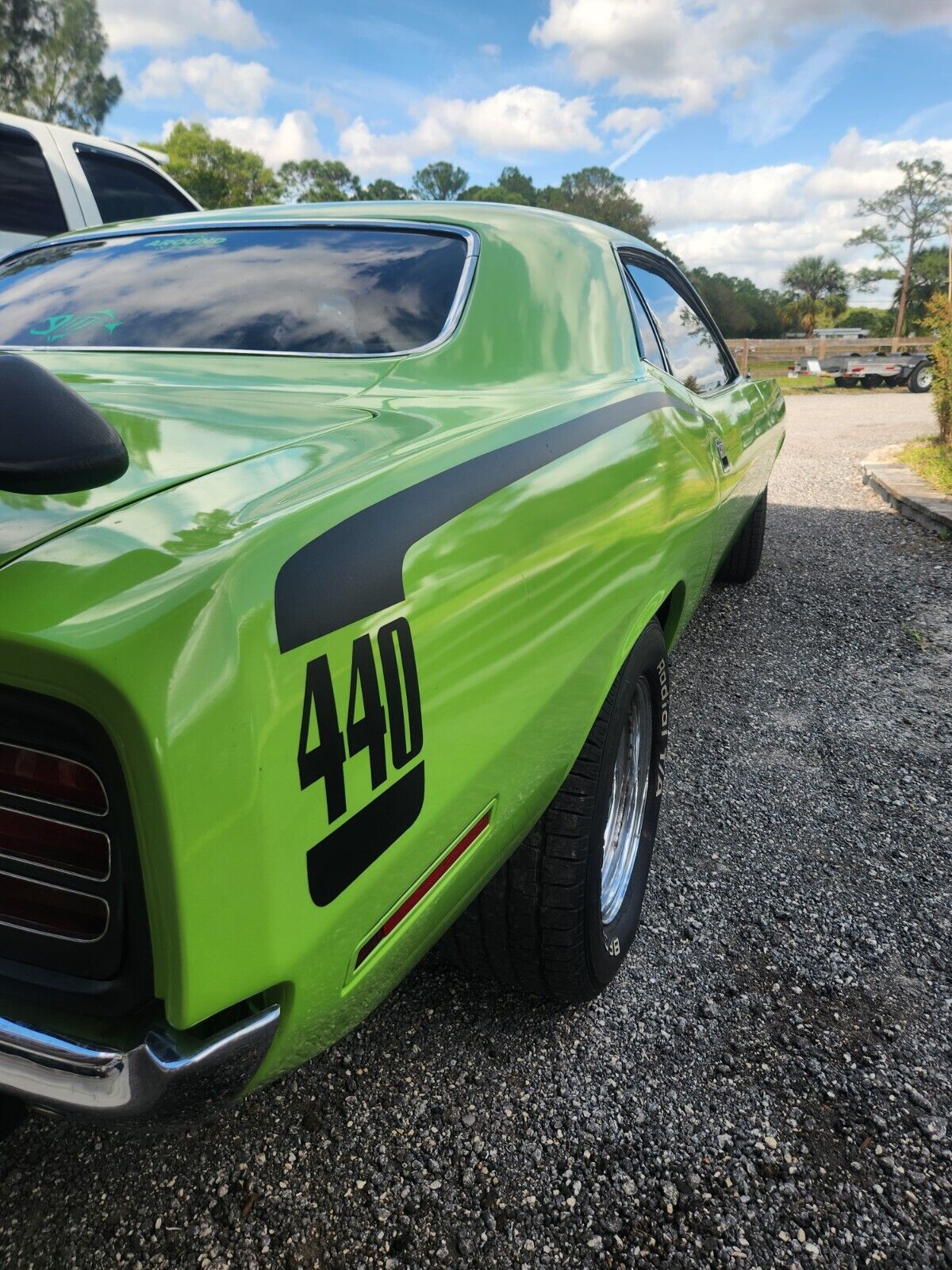 Plymouth-Cuda-Coupe-1973-Green-Black-53108-7