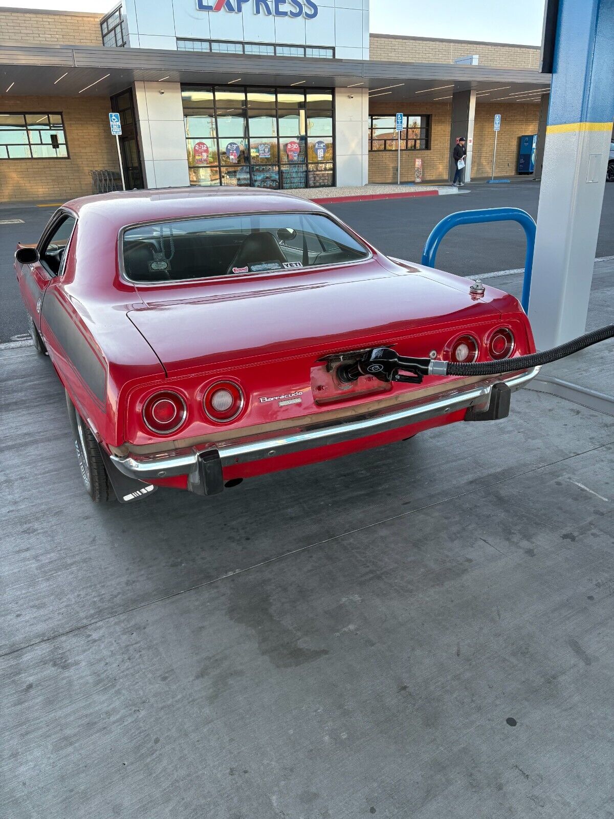 Plymouth-Cuda-Coupe-1973-Red-Black-165630-6