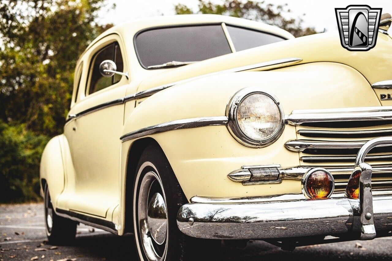 Plymouth-Deluxe-1948-Yellow-Tan-10651-11