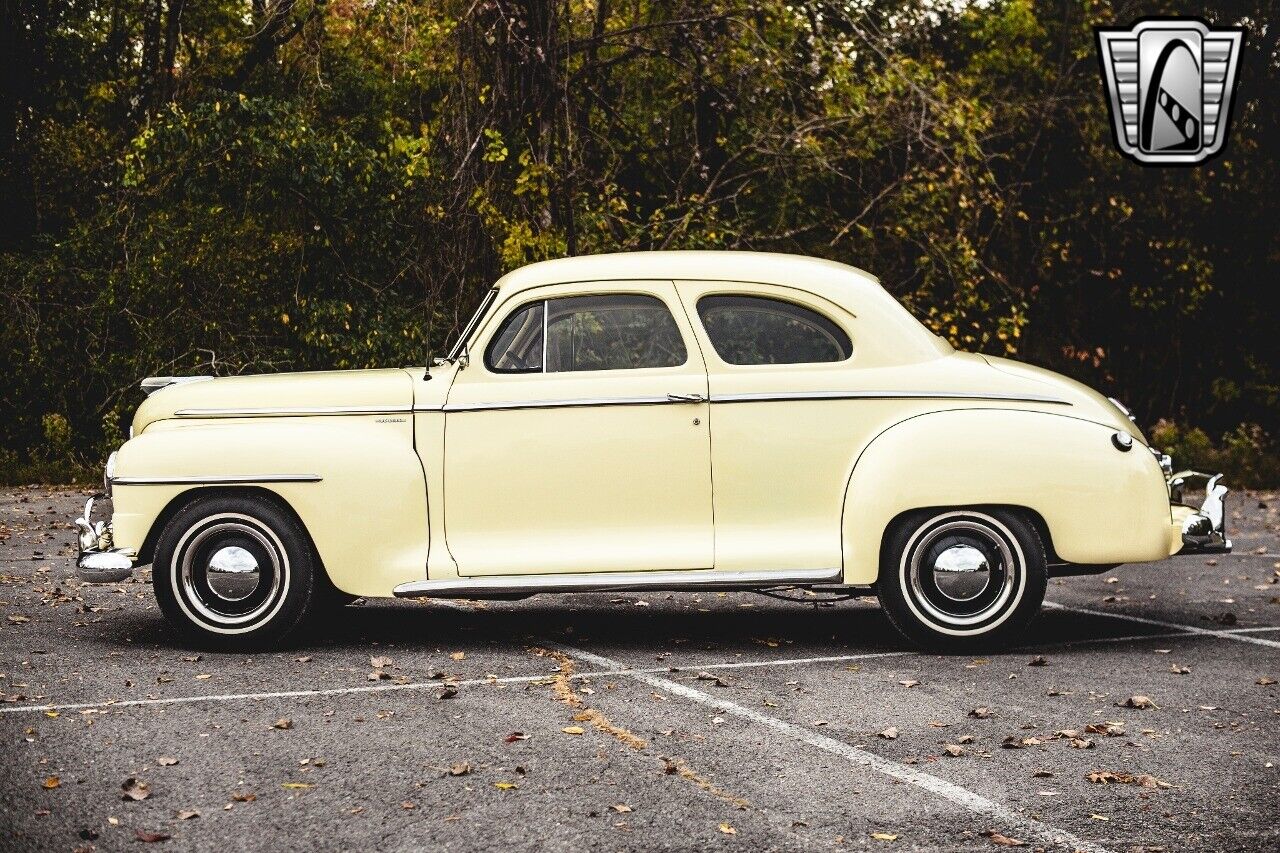 Plymouth-Deluxe-1948-Yellow-Tan-10651-3