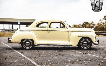 Plymouth-Deluxe-1948-Yellow-Tan-10651-7